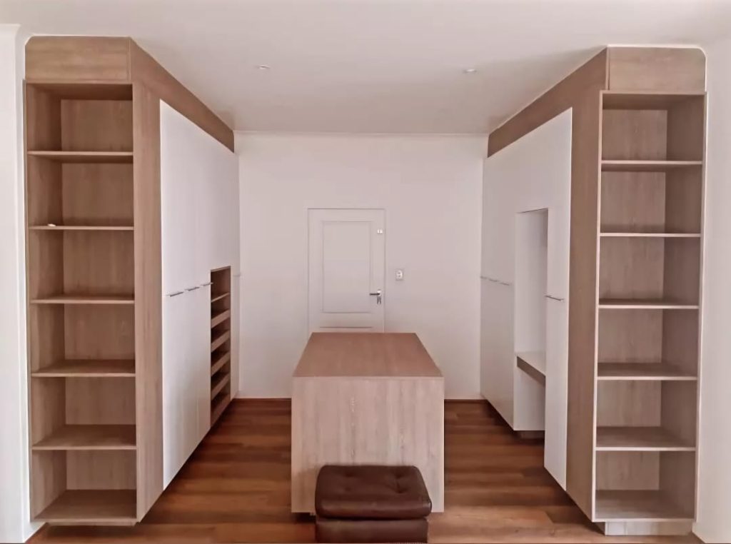 walk-in-closet
