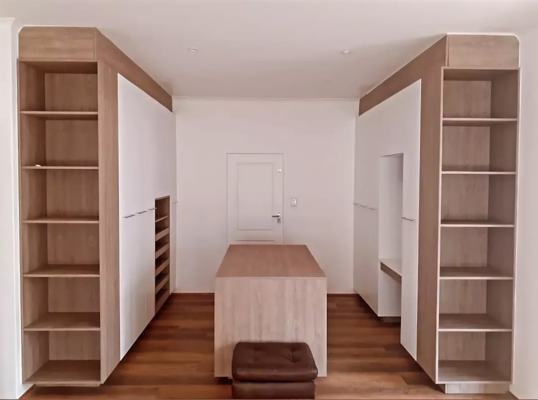 walk-in-closet